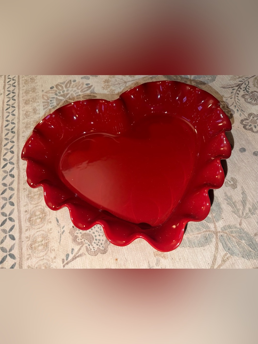 WILLIAMS SOMOMA Emile Henry 12.8”x11” RED HEART CERAMIC PIE PLATE RETAIL >$100